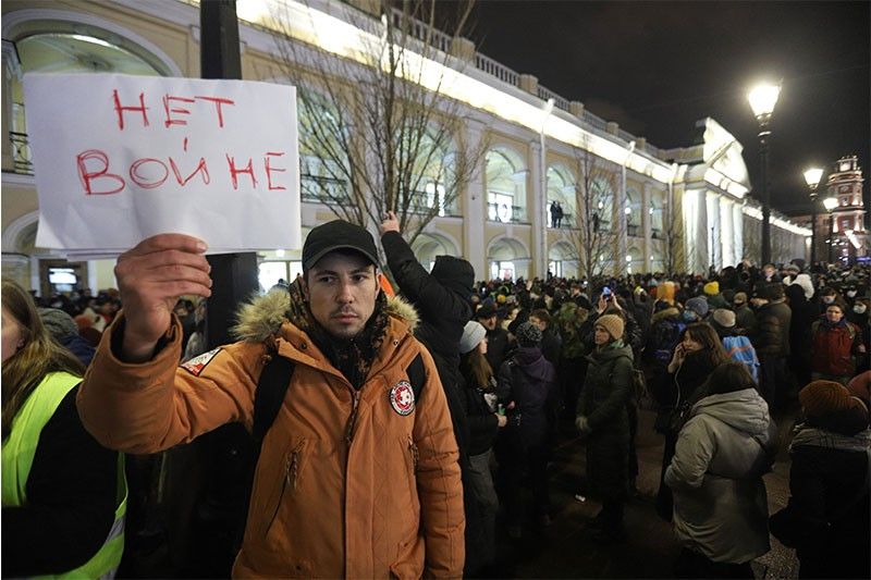 'Russia out!' Worldwide protests in solidarity with Ukraine