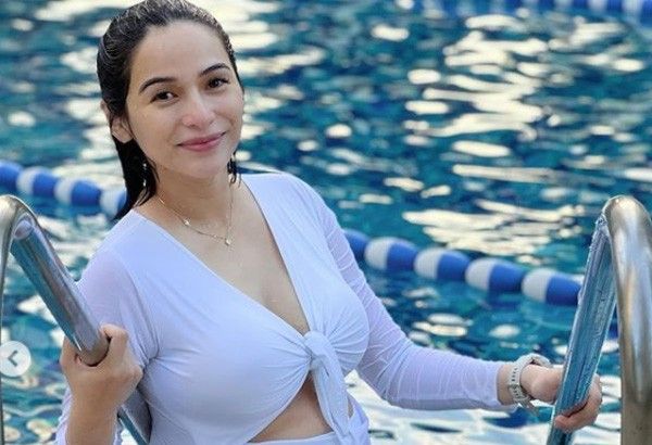 Jennylyn Mercado flaunts baby bump in swimsuit