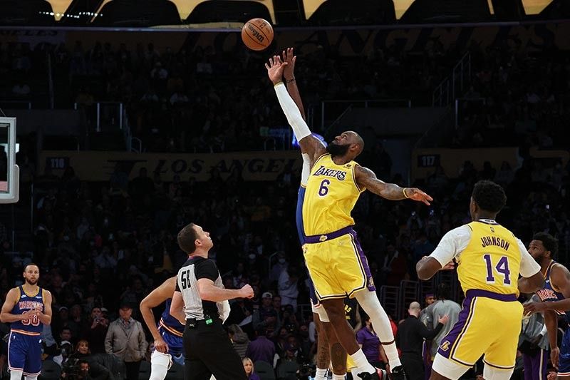 LeBron drops 56 to get Lakers back on track; Heat stop streaking Sixers