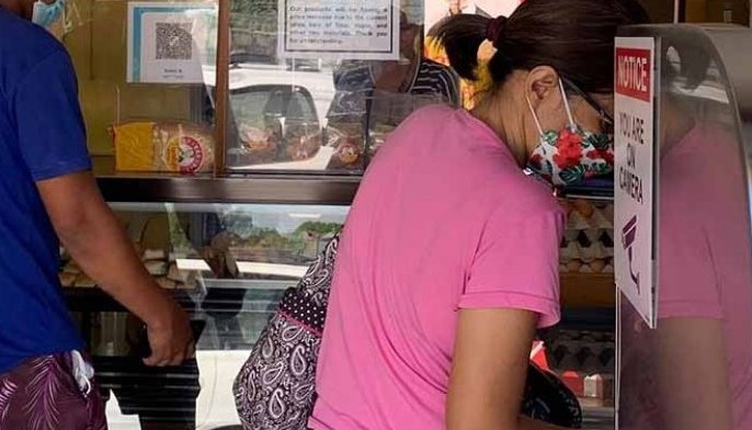 Bakeries shrink 'poor man's bread' pandesal as inflation bites