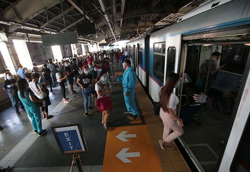 MRT-3 says free rides program extended until end-May