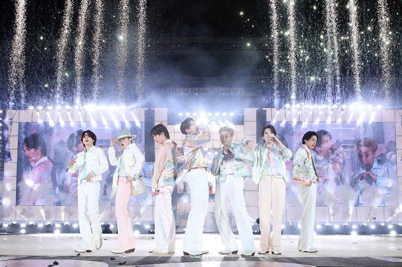 BTS K-Pop kembali ke panggung untuk pertunjukan Seoul pertama sejak pandemi