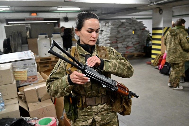 'Heroic spirits': Women rush to Ukraine's defense