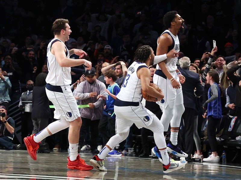 Dinwiddie nails buzzer-beater as Mavs down Nets