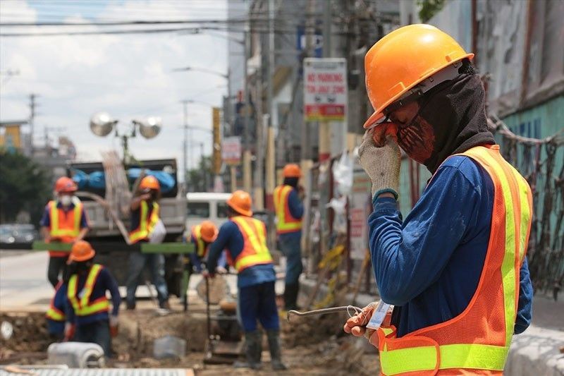 Bilang ng mga Pinoy na walang trabaho, bumaba