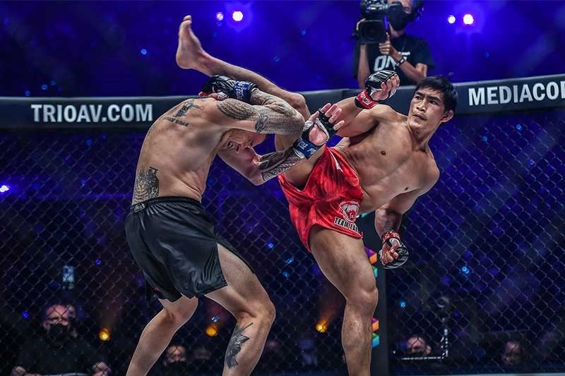 Vintage Folayang spoils Parr's retirement party, scores unanimous decision win