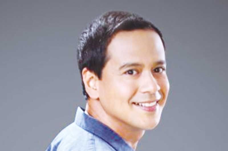 John Lloyd, may âlovelifeâ na!            Â 