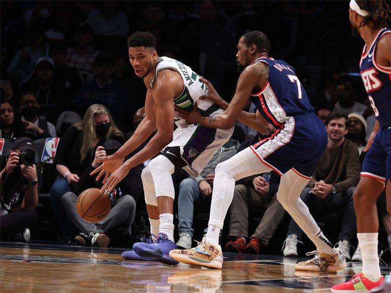 Record-setting Giannis lifts Bucks over Nets