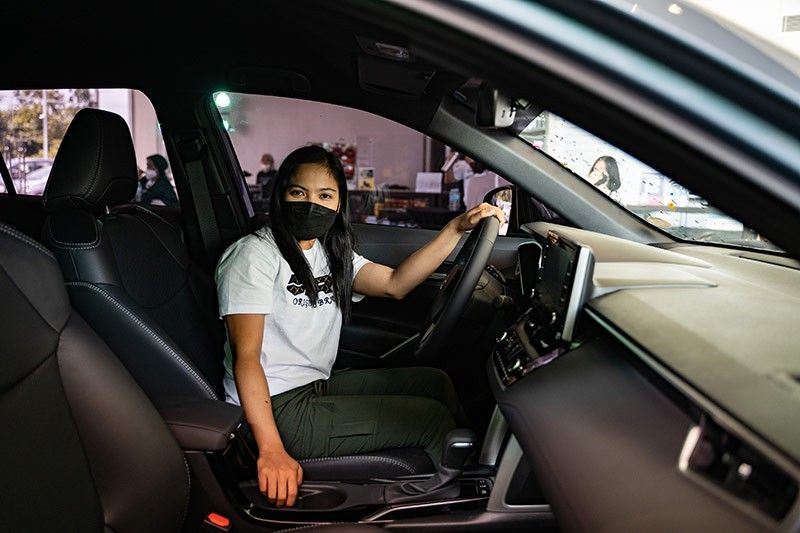 Young teacher from Quezon wins brand-new car in Smart's GigaMania promo - Vimarsana News