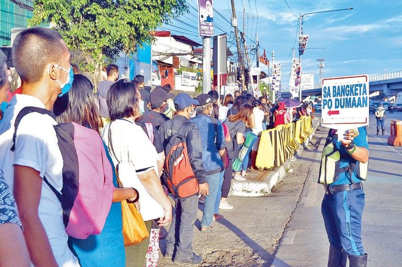 MMDA to offer rides to stranded commuters