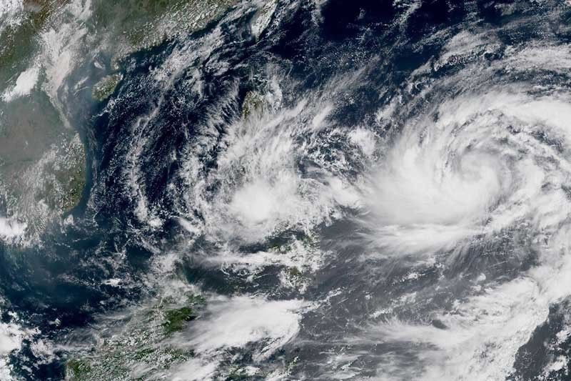 'Agaton' slightly weakens; 'Malakas' to enter PAR tonight or early Tuesday