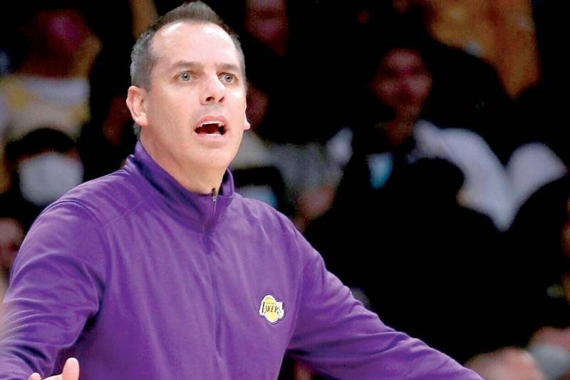 Coach Vogel gipalagpot sa Lakers