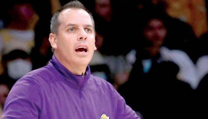 Coach Vogel gipalagpot sa Lakers