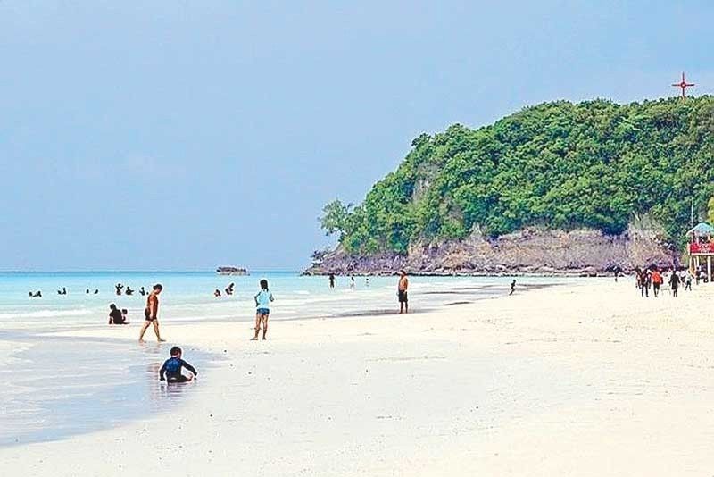 Boracay exceeds tourist carrying capacity â�� DOT
