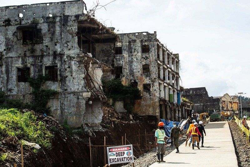 Batas na: Marawi Seige compensation law pirmado na ni Duterte