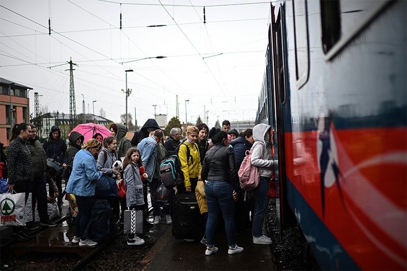 Another 52,000 Ukrainians flee war as refugees