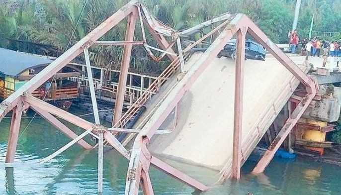 Tulay bumagsak sa Bohol, 4 patay