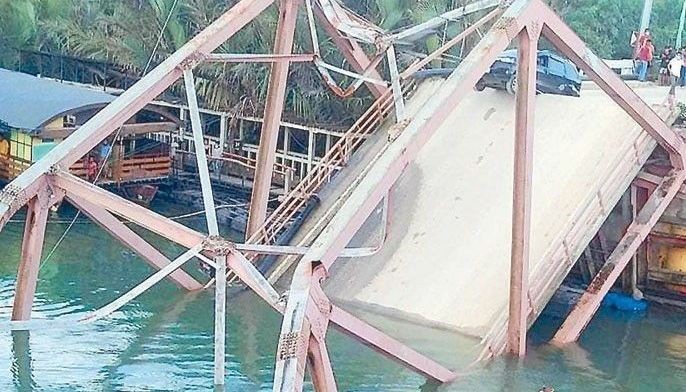 Tulay sa Bohol gumuho, 4 dedo