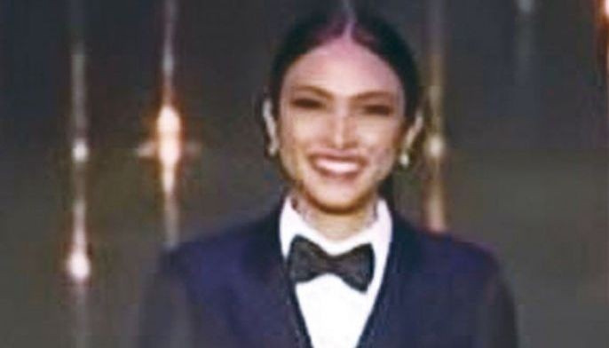 Beatrice, naka-suit sa farewell walk