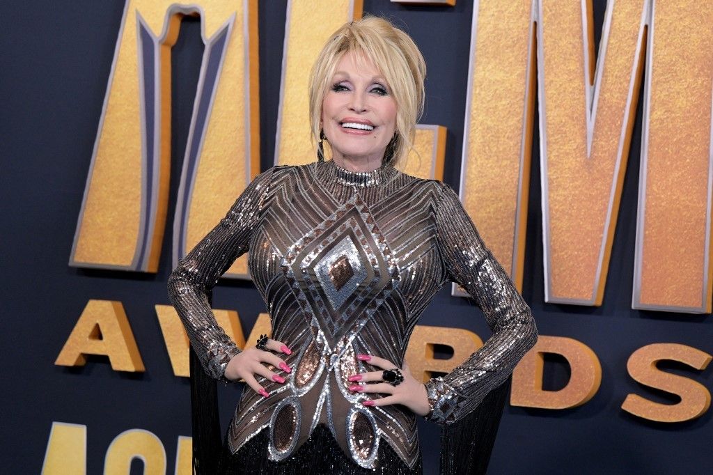 Against her wishes, Dolly Parton inducted into rock hall of fame