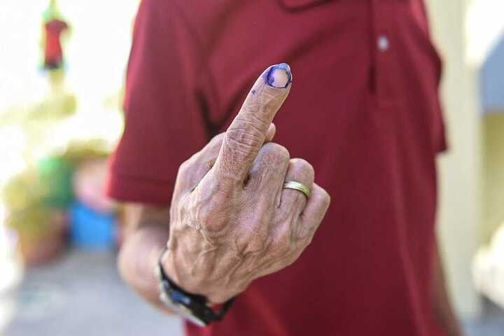 Guided by â��correctâ�� information? Anxious Filipino voters choose new leaders