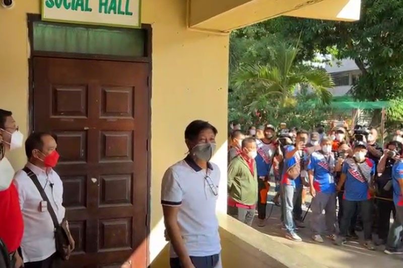 Marcos memberikan suara di Ilocos Norte