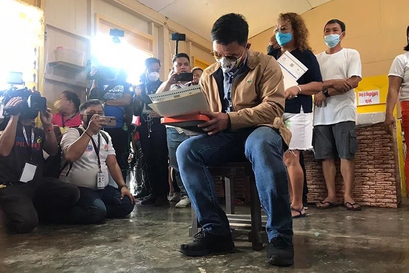 Pacquiao confident poor Filipinos will deliver votes needed to win