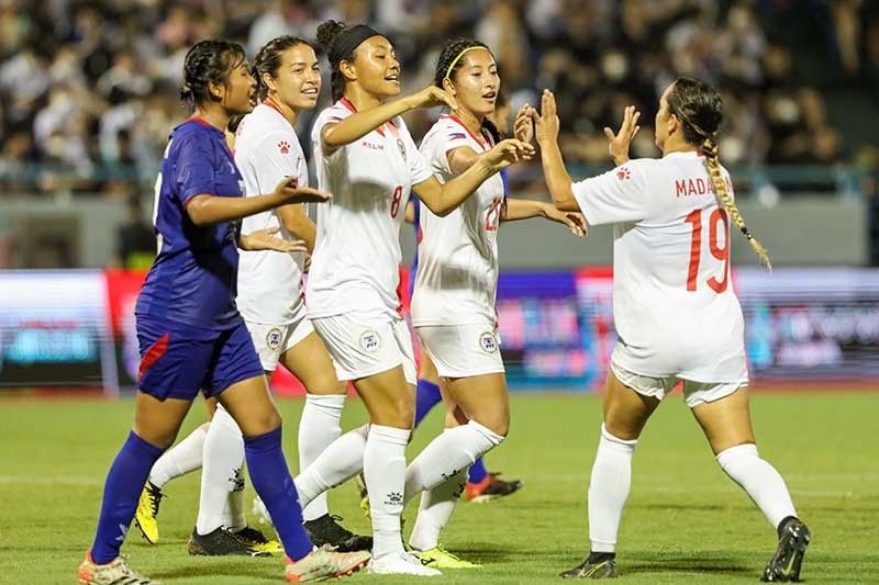 Filipina memukul Kamboja untuk membuka tawaran sepak bola SEA Games