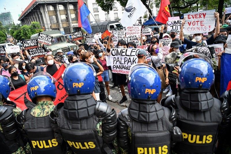 'Walang papasok': UP, ADMU, DLSU students iboboykot klase vs Marcos presidency
