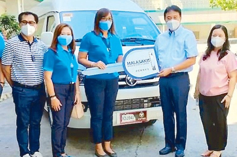 ParaÃ±aque receives service vehicles from private firm