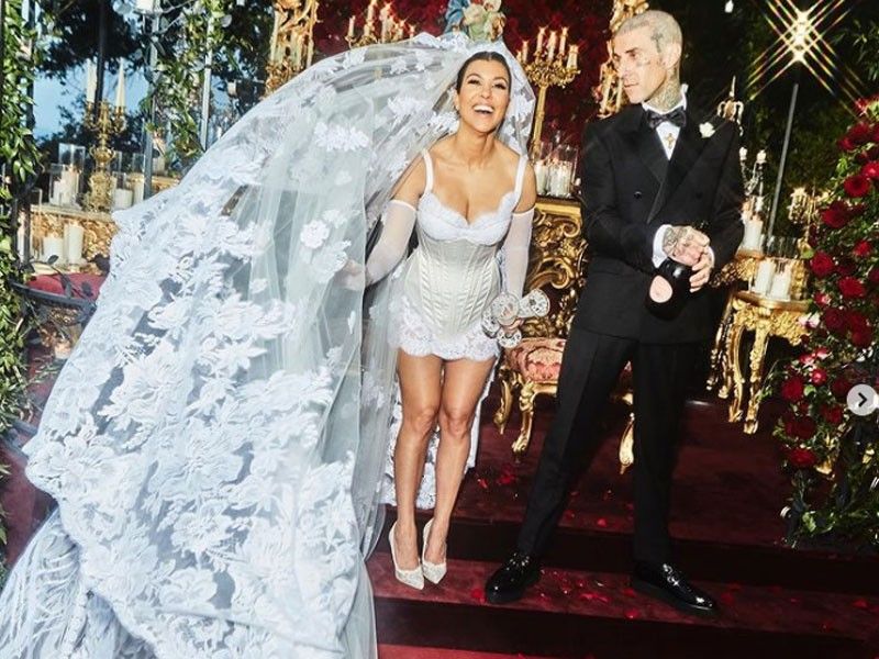 Kourtney Kardashian mendesain gaun pengantin dengan rumah mewah Italia
