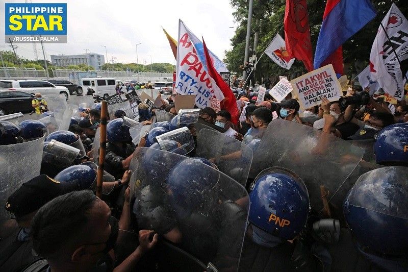 10 sugatan sa protesta vs Marcos proclamation â�� mga grupo