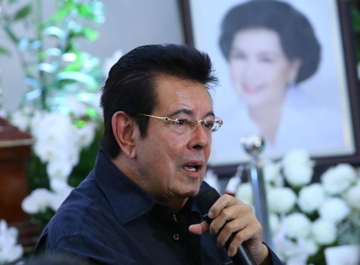 Eddie Gutierrez gives tearful eulogy for longtime screen partner Susan Roces