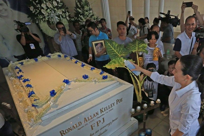 Hundreds attend Susan Roces burial