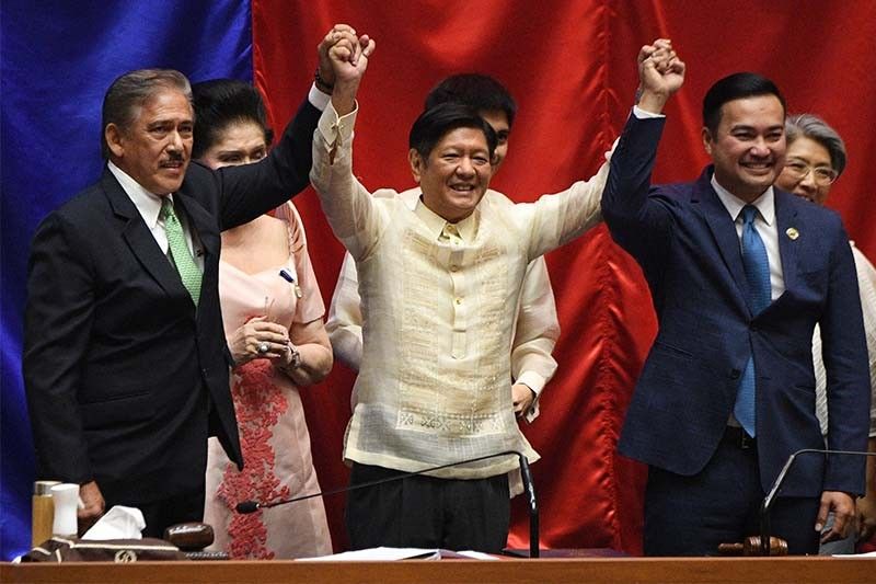 Marcos menghormati mantan karyawan Istana
