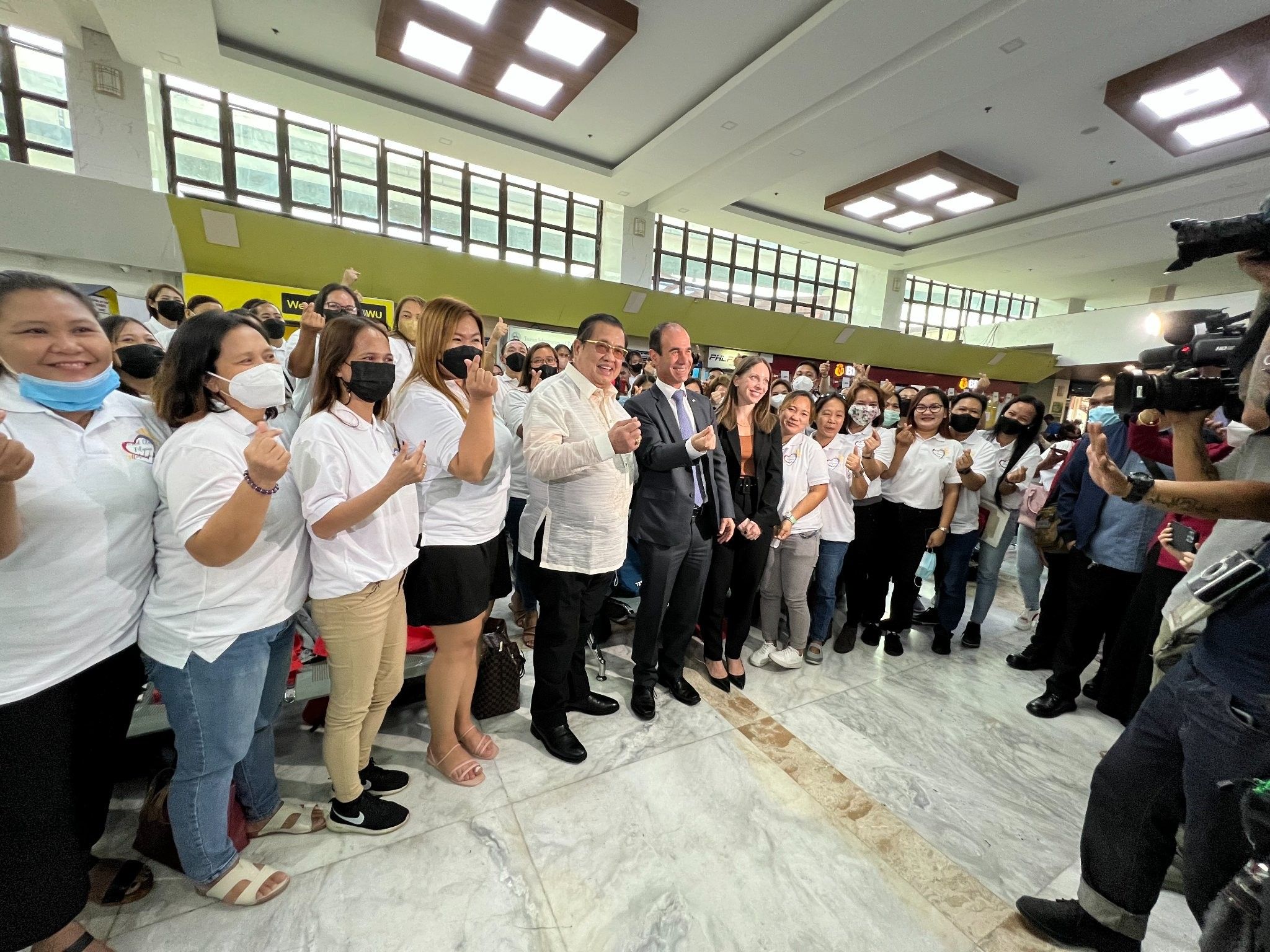 Philippines sends first batch of hotel workers to Israel