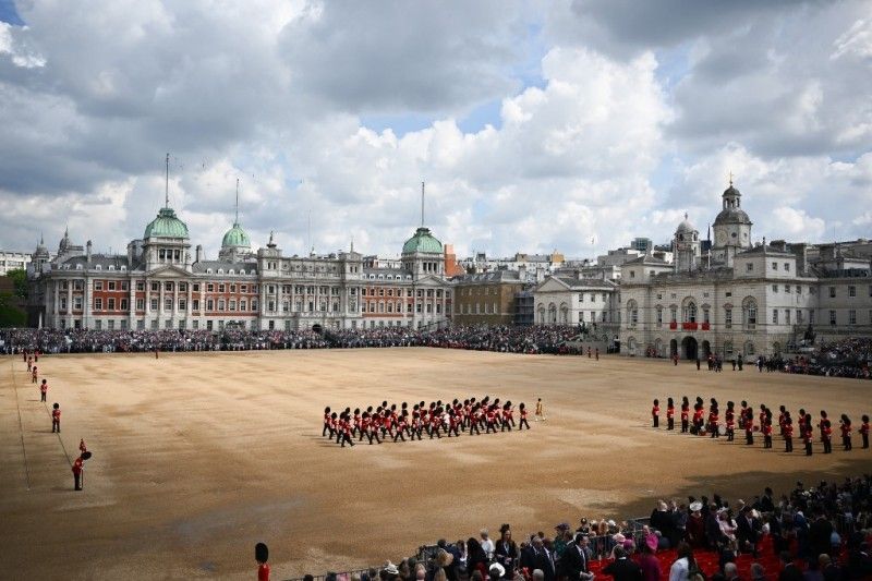 Queen's Platinum Jubilee crowds turn London red, white and blue