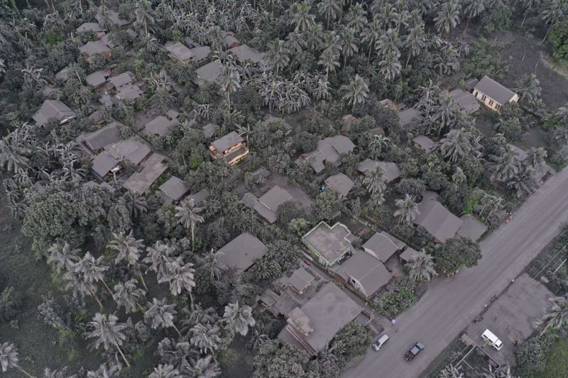Ash covers towns after Bulusan eruption