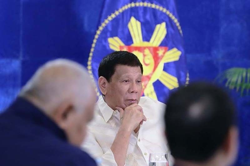 Duterte urges PNP to maintain momentum vs drugs
