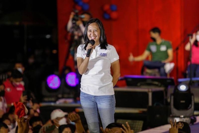 Nasunugang pamilya sa Quezon City inayudahan ni Mayor Joy Belmonte