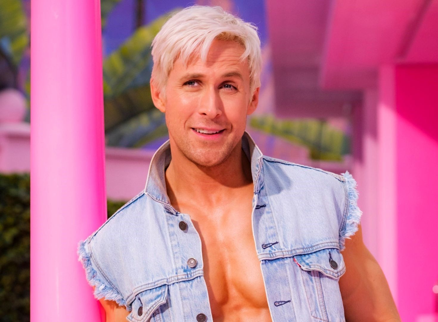Ryan Gosling is a real-life Ken doll in 'Barbie' first look