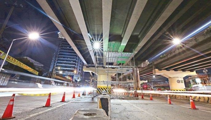 MMDA repairs EDSA-Timog flyover
