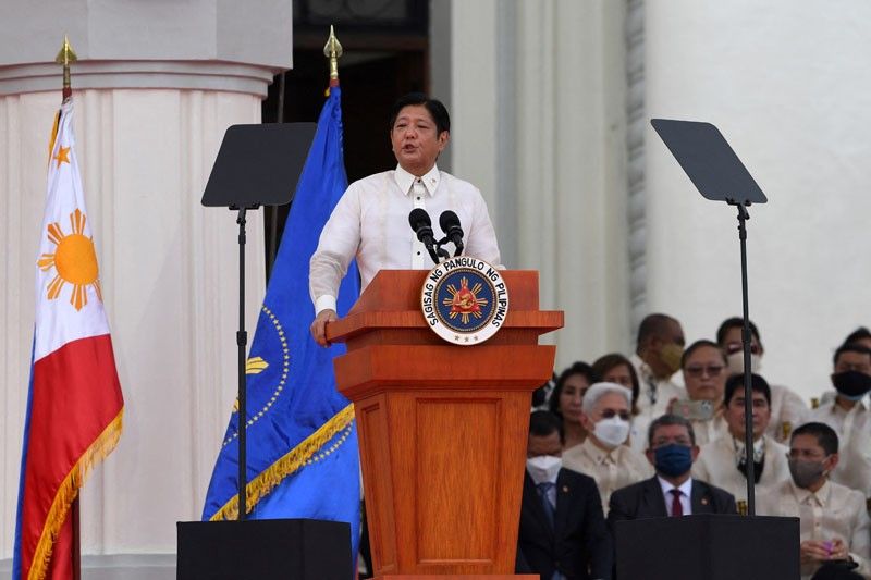 Marcos leads oath taking of Cabinet members