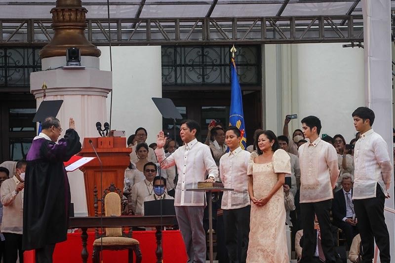 Marcos takes oath as 17th Philippine president | Philstar.com