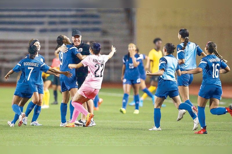 Filipinas tackle Singapore XI