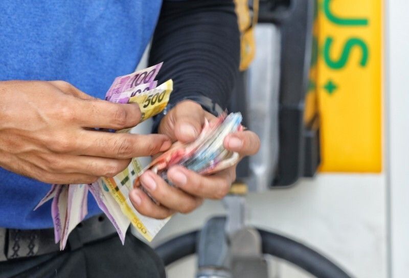 Peso mengaduk pelemahan di tengah kekhawatiran pagu utang AS