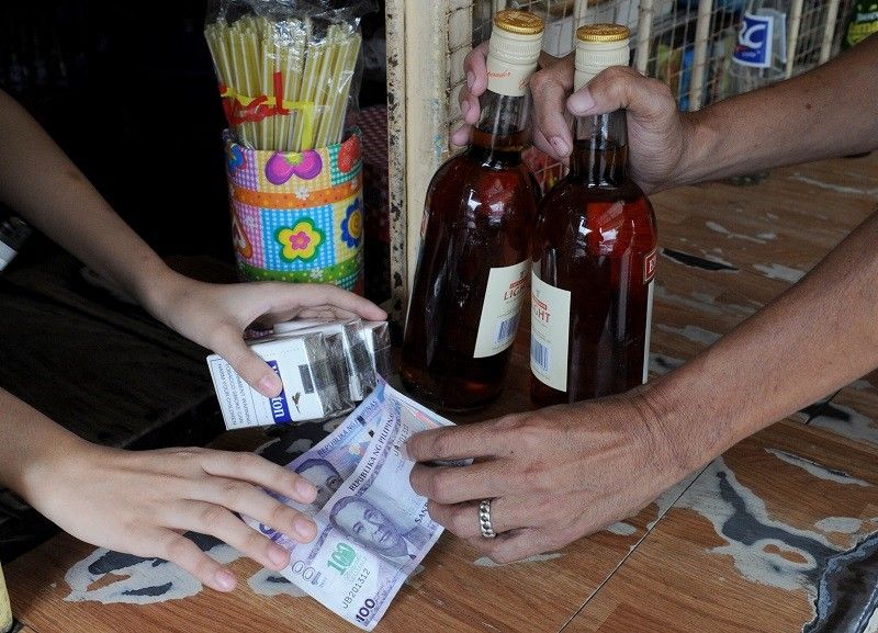 Solons nais itaas 'drinking age' sa 21-anyos, bawalan PWDs bentahan ng alak