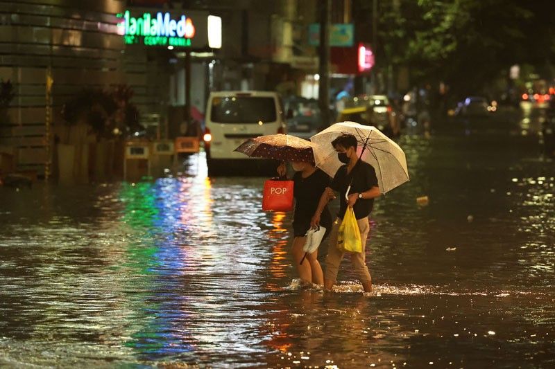 Manila deploys free rides due to flood