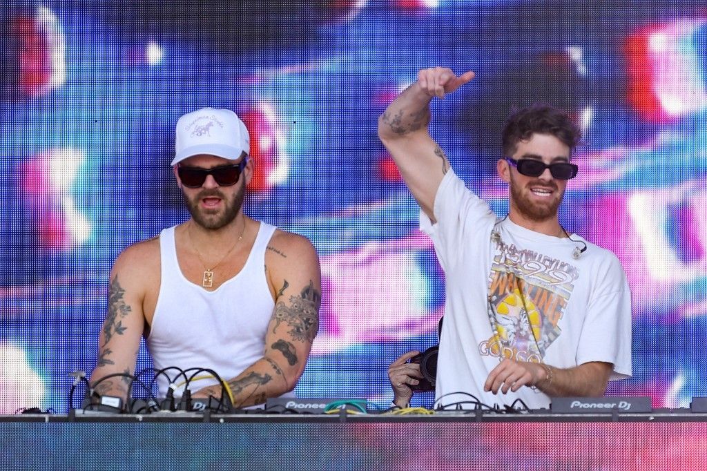 The Chainsmokers akan tampil di luar angkasa