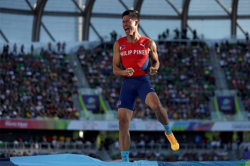 Jak EJ Obiena złamał COVID-19, aby zdobyć medal w lekkiej atletyce historycznej